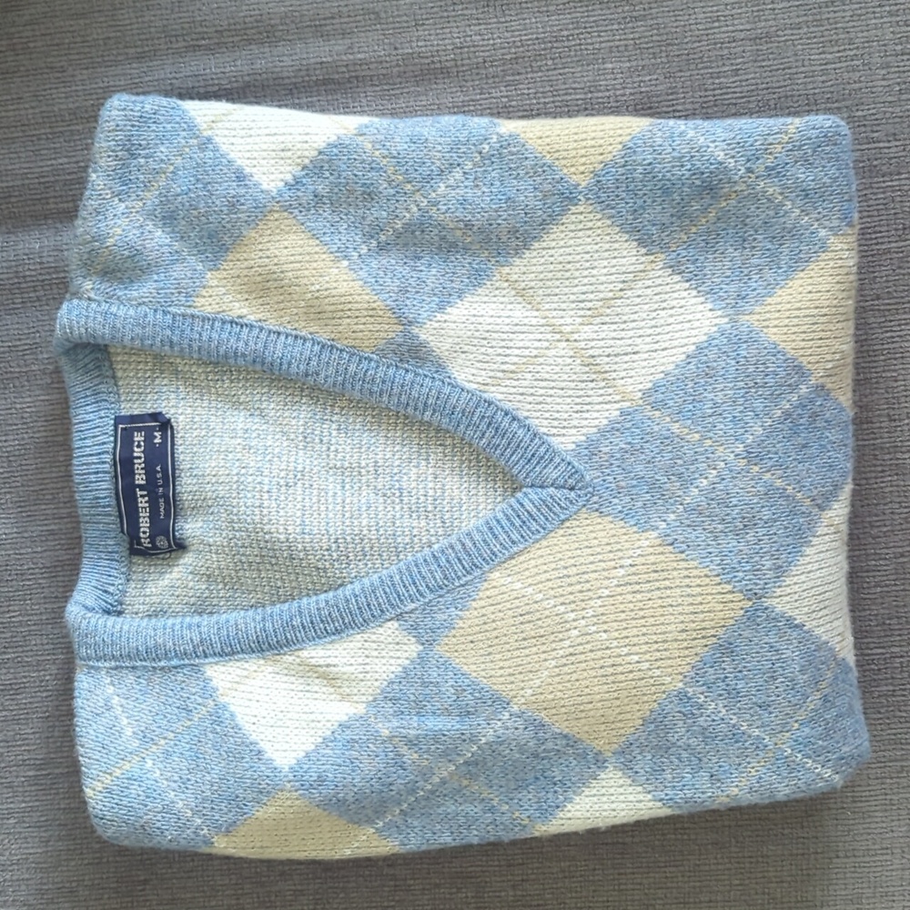 Vintage! Men's ROBERT BRUCE Blue Argyle (Size Medium) Wool V-Neck Sweater